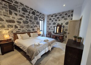 4 bedrooms, iron/ironing board, travel cot, free WiFi - Casa Manuela & Federico:  Authentic & Luxurious (Mogan (Capital Municipal))