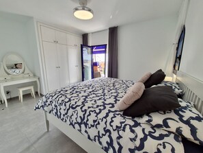 4 bedrooms, travel crib, free WiFi, bed sheets