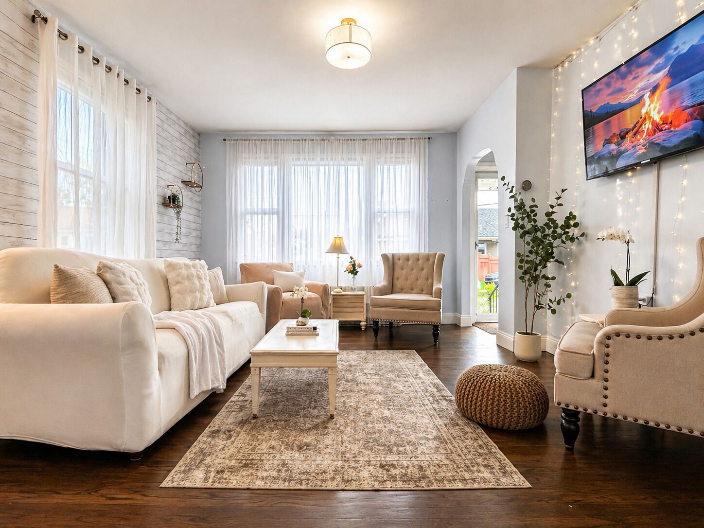 Smart TV, fireplace