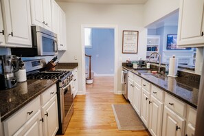 Micro-ondes, four, plaque de cuisson, lave-vaisselle