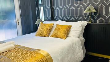 Iron/ironing board, free WiFi, bed sheets