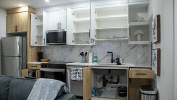 Frigorifero, microonde, forno, lavastoviglie