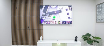 Charming 2-bedroom house in delightful Calgary with WiFi