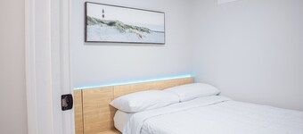 Charming 2-bedroom house in delightful Calgary with WiFi