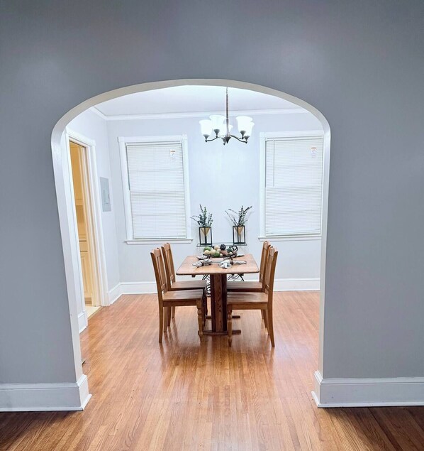 Dining - The Farm House on Adams (Sumter)