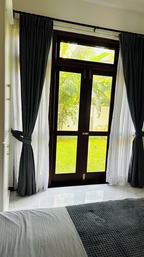 Nature Meets Comfort – 2BR Modern Stay Near Hikkaduwa Shores