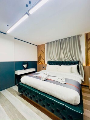 5 chambres, fer et planche à repasser, Wi-Fi, draps fournis