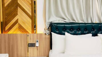 5 bedrooms, iron/ironing board, WiFi, bed sheets