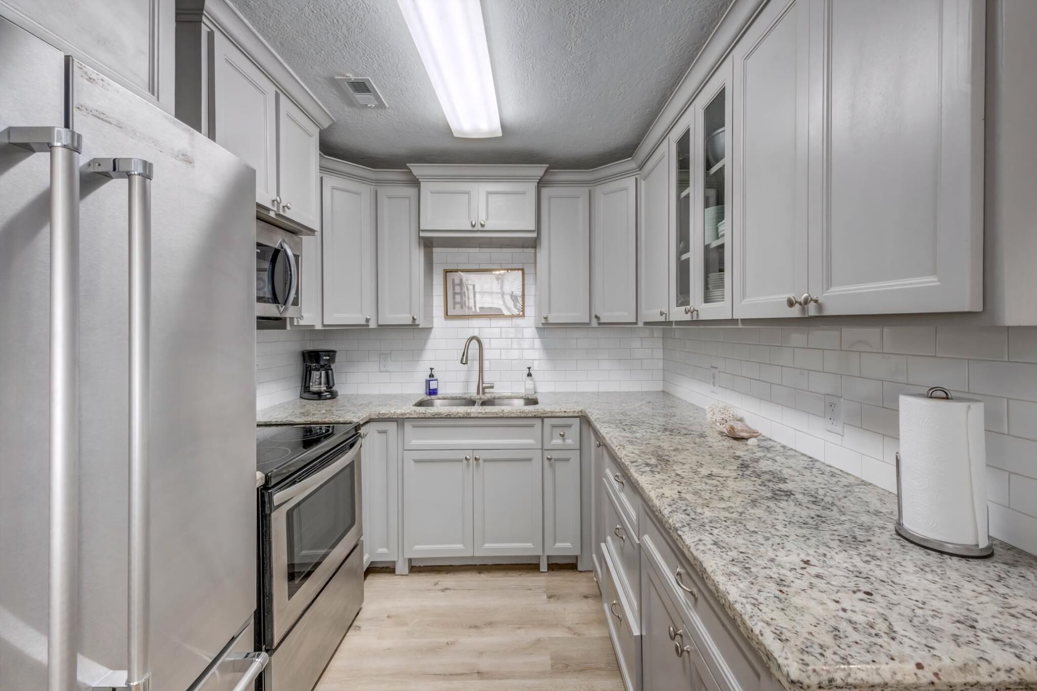 Réfrigérateur, four, cafetière/bouilloire