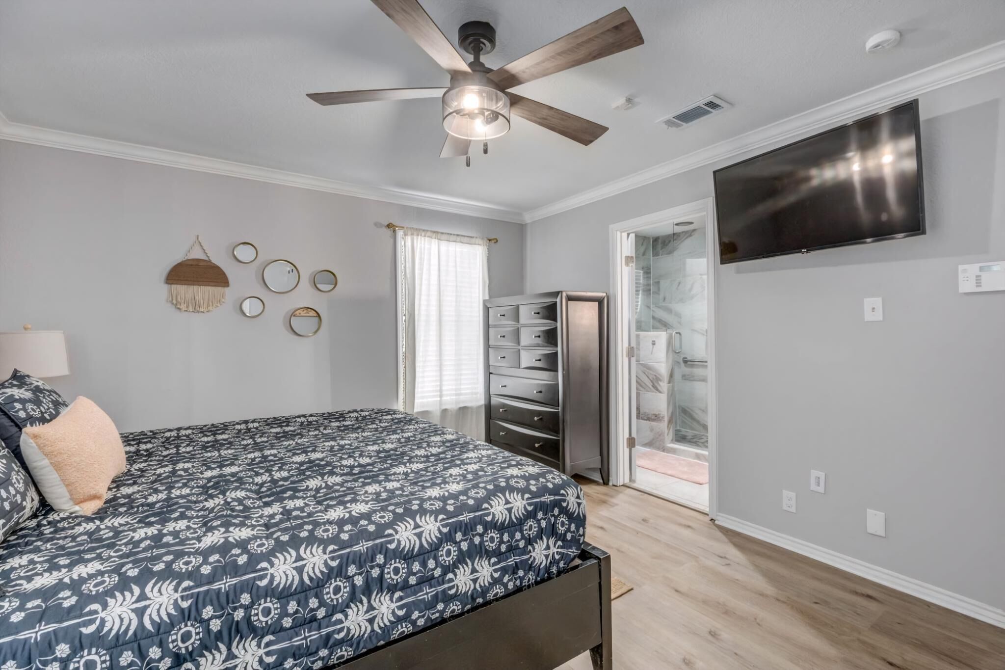 4 makuuhuonetta, ilmainen Wi-Fi