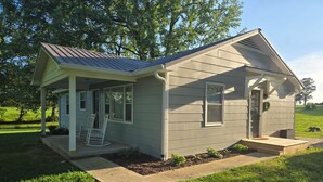 Exterior - Sunset Acres
Newly renovated  2 bedroom and 1 bath in Cookeville,TN (Cookeville)