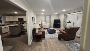 Living area - Sunset Acres
Newly renovated  2 bedroom and 1 bath in Cookeville,TN (Cookeville)