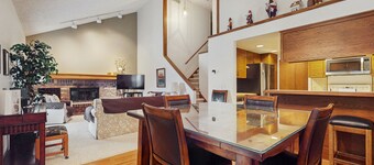 Spacious 3-level retreat w/ fireplace, wet bar, deck, tennis, skiing & golf near