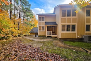 Exterior - Spacious 3-level retreat w/ fireplace, wet bar, deck, tennis, skiing & golf near (Harbor Springs)