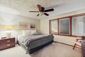 3 bedrooms, iron/ironing board, Internet, bed sheets - Spacious 3-level retreat w/ fireplace, wet bar, deck, tennis, skiing & golf near (Harbor Springs)