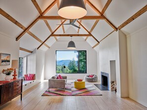 TV connectée, cheminée