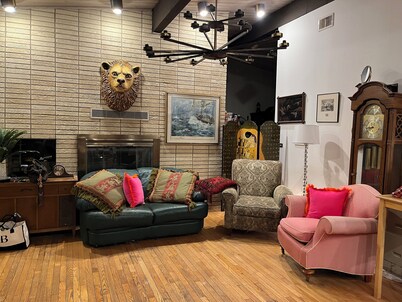 Charming 3-bedroom house in Pleasant Hinsdale with WiFi