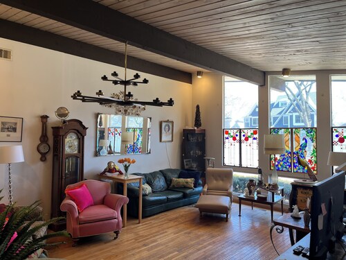 Charming 3-bedroom house in Pleasant Hinsdale with WiFi