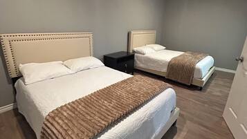 3 bedrooms, iron/ironing board, free WiFi