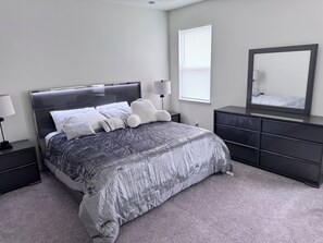 4 bedrooms, iron/ironing board, WiFi, bed sheets