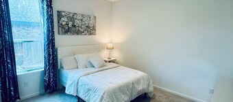 Charming one floor 3-bedroom house with WiFi and AC in La Marque