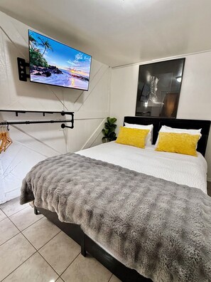 1 bedroom, desk, iron/ironing board, travel cot