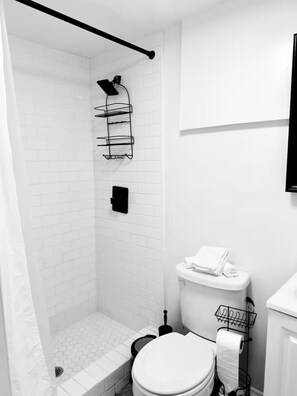 Shower, hair dryer - Casita – Cozy & Relaxing Studio near Downtown, UTEP & Fort Bliss (El Paso)