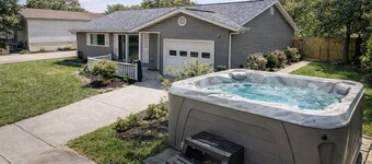 2 King Bedroom Ranch - Hot Tub -Pets and Kids Welcome - Fenced Yard - Smart TV