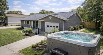 2 King Bedroom Ranch - Hot Tub -Pets and Kids Welcome - Fenced Yard - Smart TV