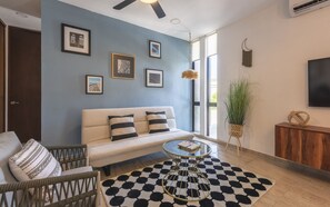 Televisor intel·ligent i llibres 