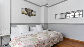 1 slaapkamer, een strijkplank/strijkijzer, gratis wifi, beddengoed