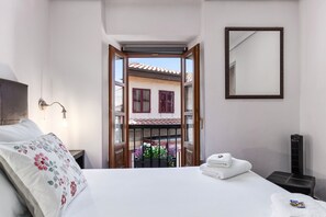 1 habitación, tabla de planchar con plancha, wifi y ropa de cama