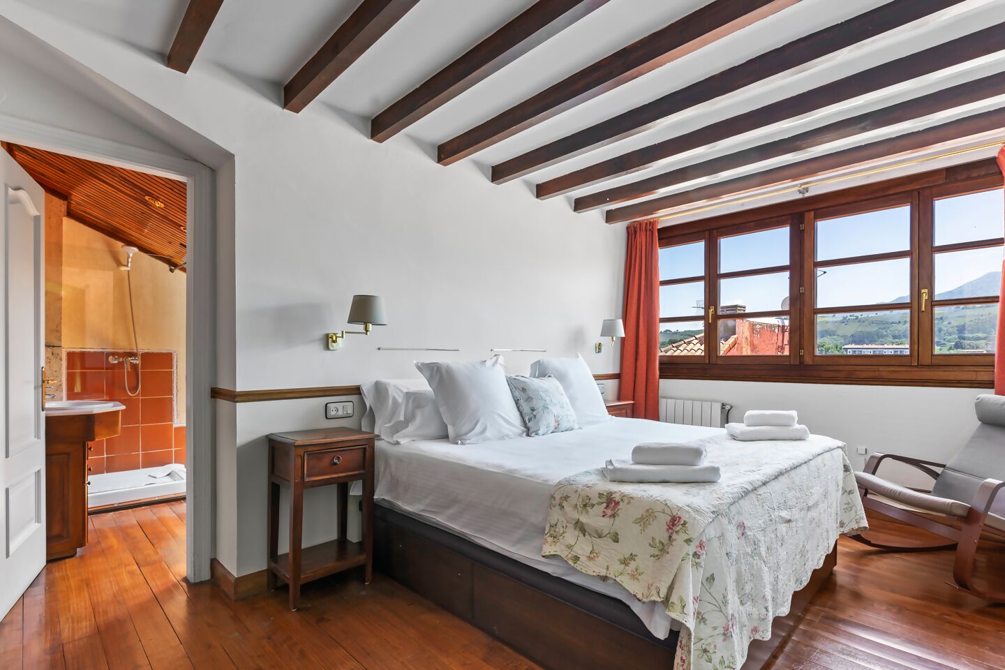 3 habitaciones, wifi gratis y ropa de cama 