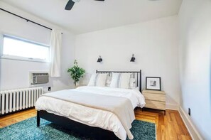 2 bedrooms, WiFi, bed sheets - Peaceful Apartment with Waterview and Patio, Walk to Beach! (New Haven)