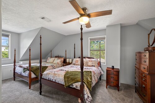Private 27-Acre Ranch • Sleeps 17 • Game Room & Fire Pit • Near Round Top