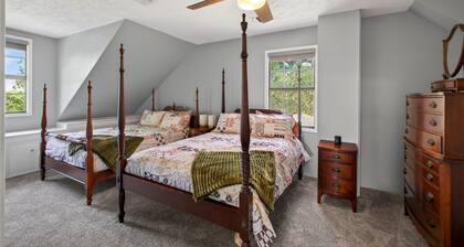 Private 27-Acre Ranch • Sleeps 17 • Game Room & Fire Pit • Near Round Top