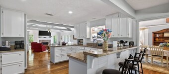 Schulenburg Family Ranch Retreat, Near Round Top, Fishing & Fire Pit