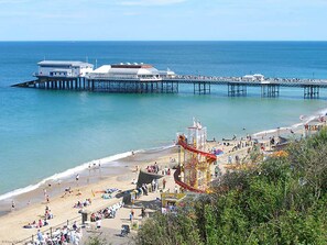 Beach - Manor House, an imposing grand late Victorian detached house, situated in the heart of Cromer (Cromer)