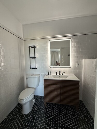 Retro-Chic Escape #208