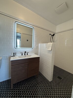 Towels - Retro-Chic Escape #208 (Klamath Falls)