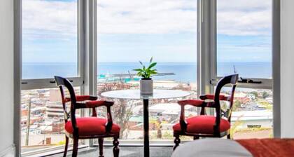 Oakleigh House: prime location Just 700 metres from Burnie's city, free parking