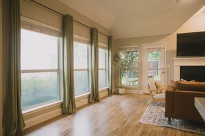 スマートテレビ、暖炉