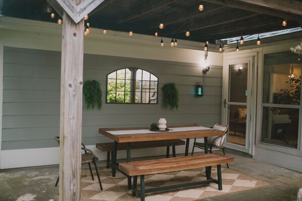 屋外ダイニングエリア