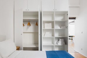 2 chambres, fer et planche à repasser, Wi-Fi, draps fournis