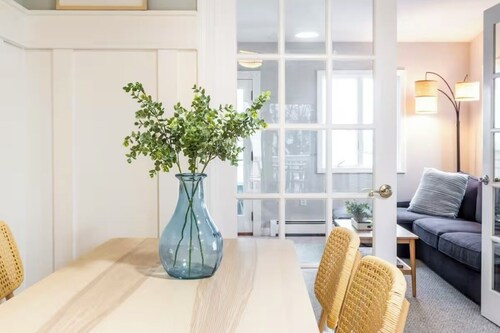 Spacious Cottage w/ Waterview