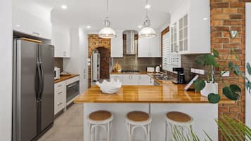 Microwave, stovetop, dishwasher