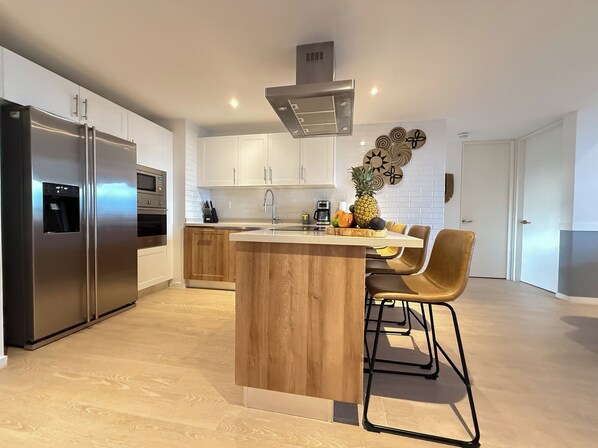 Micro-ondes, four, plaque de cuisson, lave-vaisselle