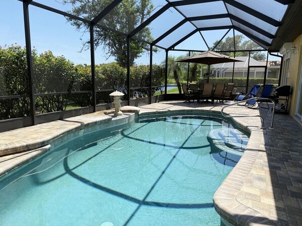 Een verwarmd zwembad