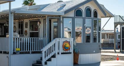 Island Time Tiny Home for6