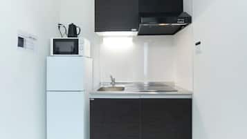 Lejlighed - ikke-ryger (A(2p)) | Privat køkken | Køleskab, mikrobølgeovn, kogeplade, køkkentøj/tallerkener/redskaber